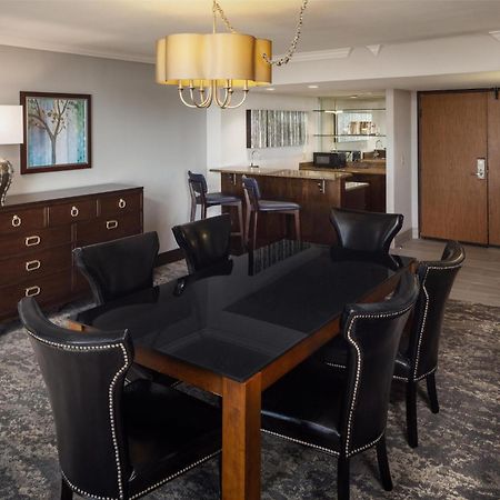 Hilton Arlington Hotel Екстериор снимка