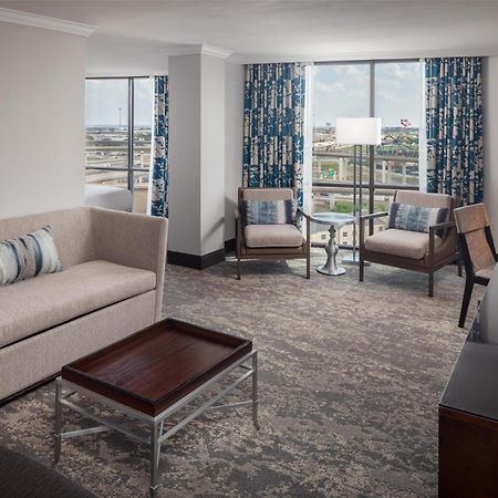Hilton Arlington Hotel Екстериор снимка