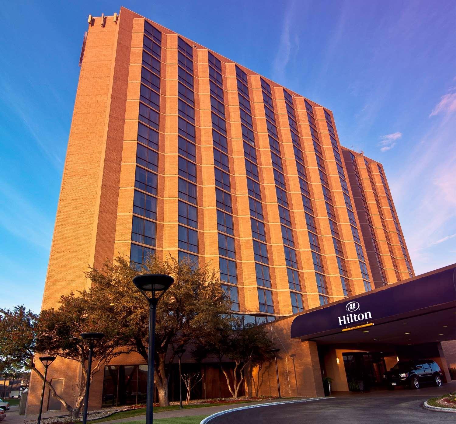 Hilton Arlington Hotel Екстериор снимка