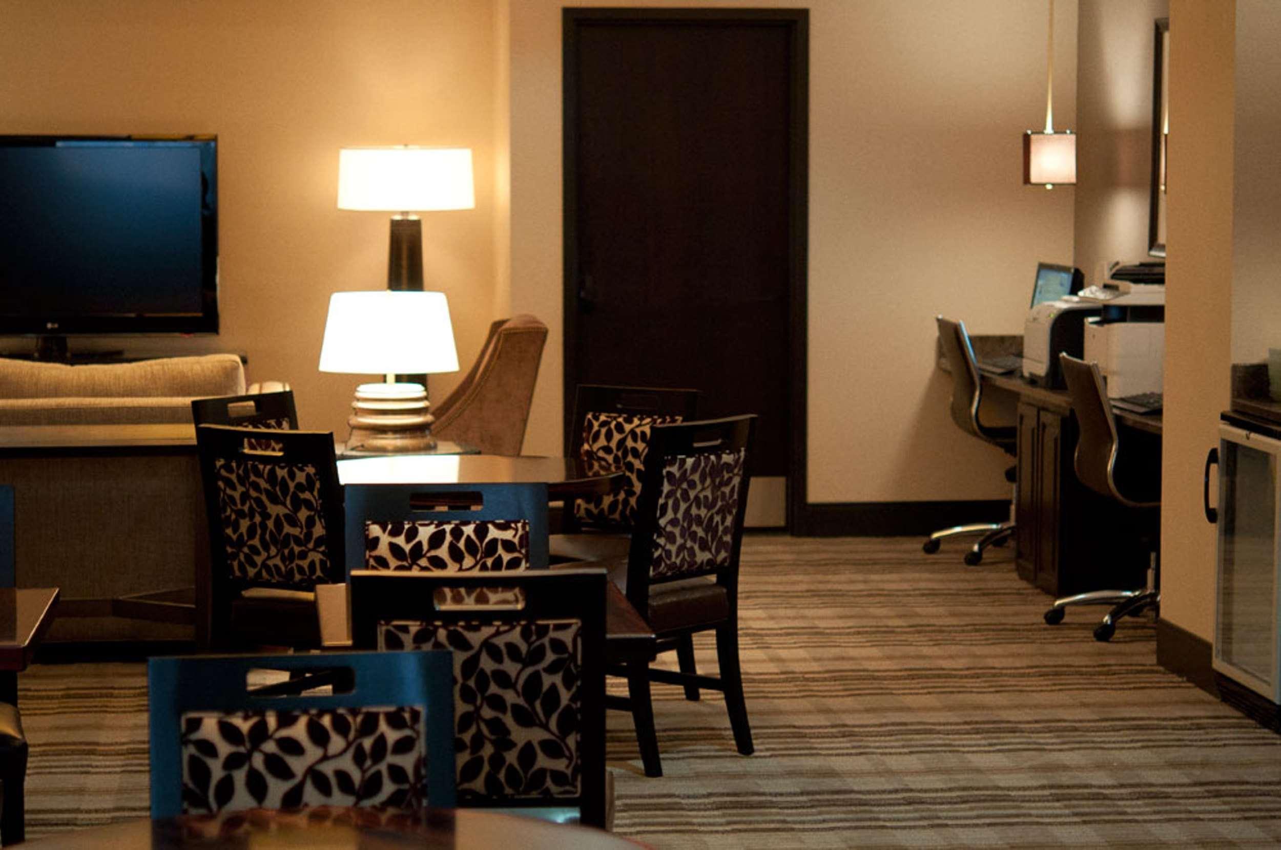 Hilton Arlington Hotel Екстериор снимка