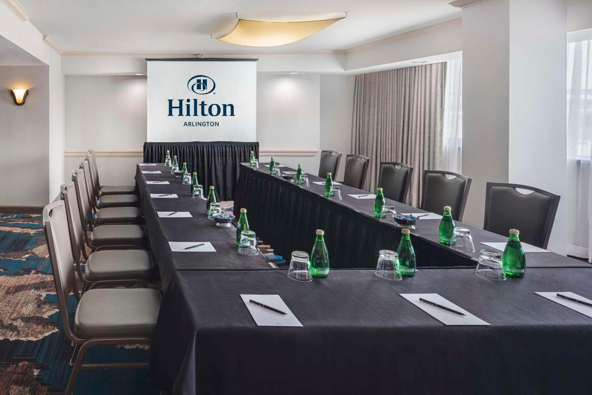 Hilton Arlington Hotel Екстериор снимка