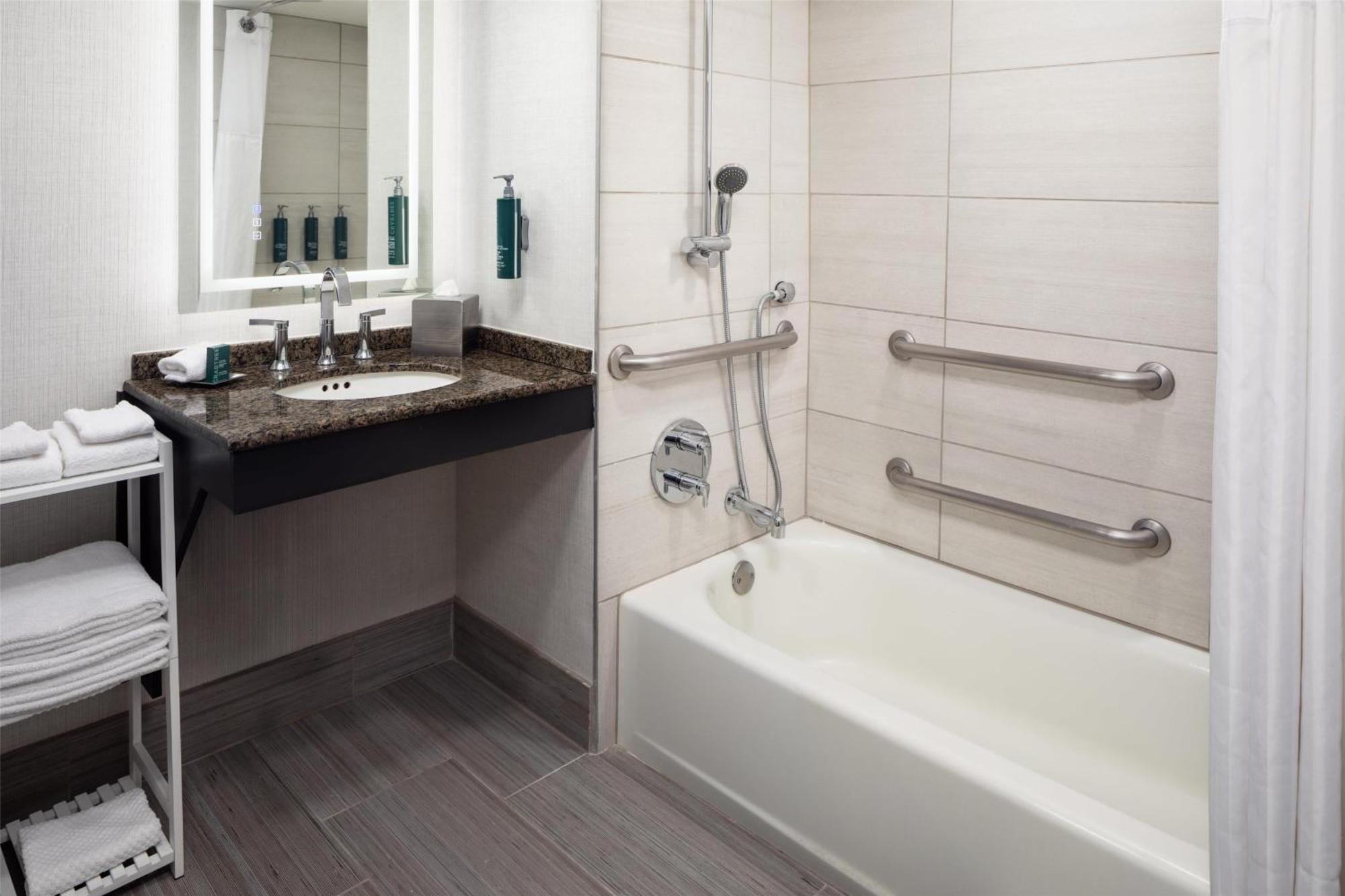 Hilton Arlington Hotel Екстериор снимка