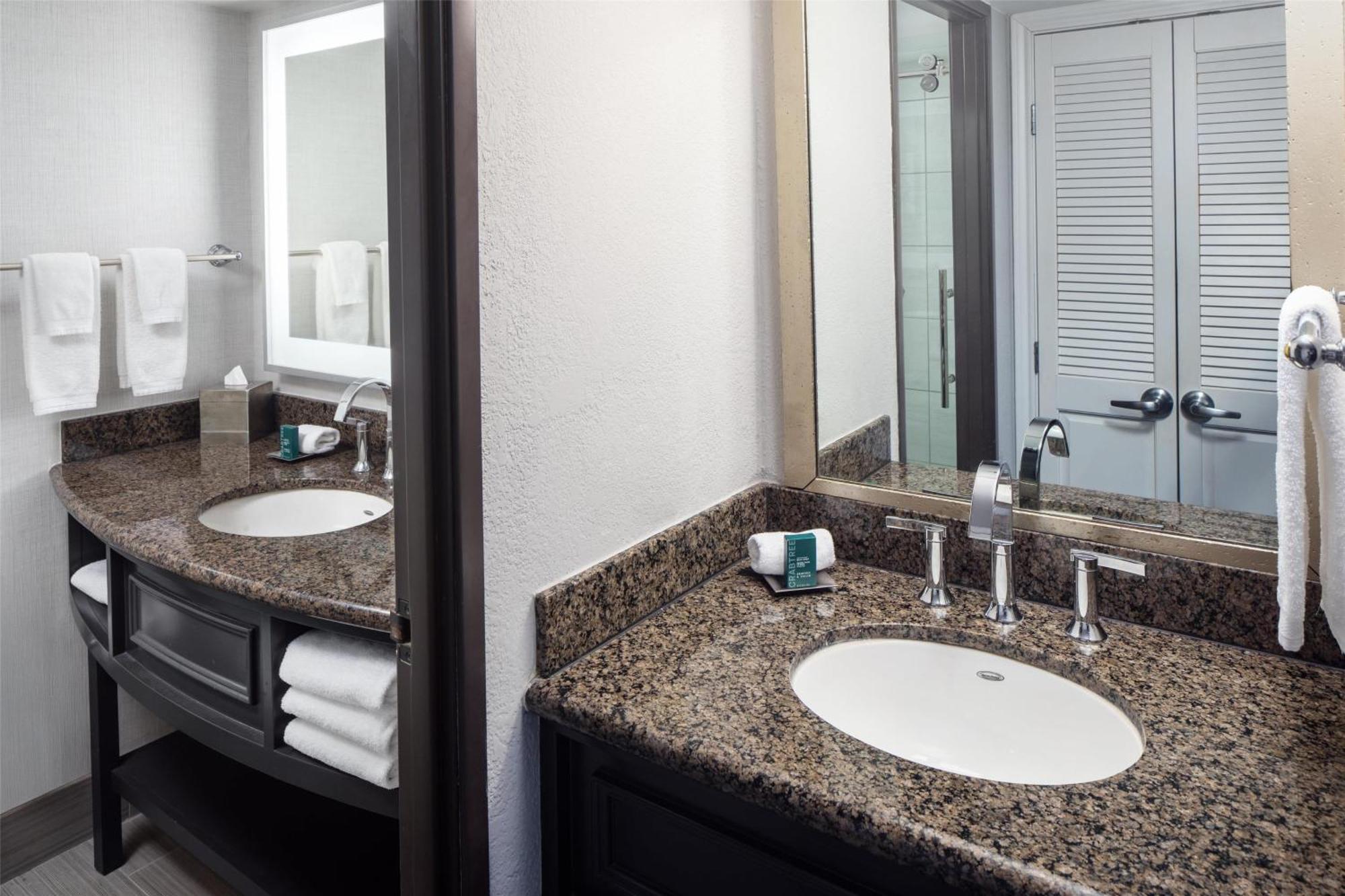 Hilton Arlington Hotel Екстериор снимка
